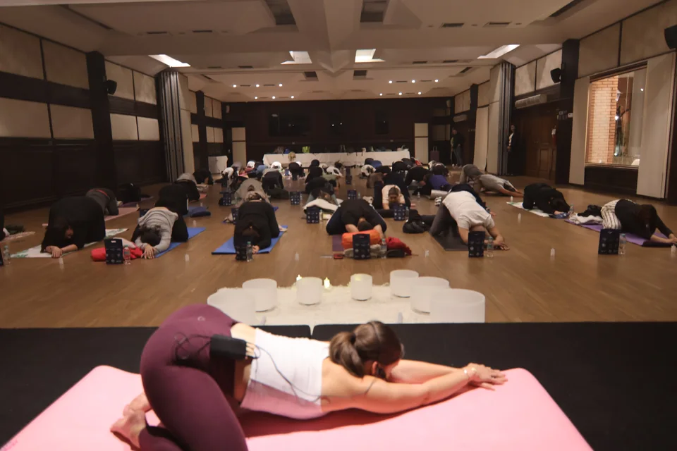 A group reaching forward on mats during a previous Resetea movement practice